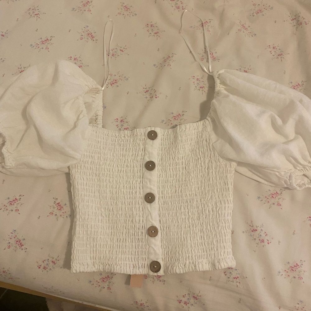 Super cute puffed sleeve crop top